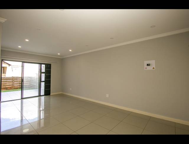 3 BEDROOM APARTMENT TO LET IN WILGEHEUWEL